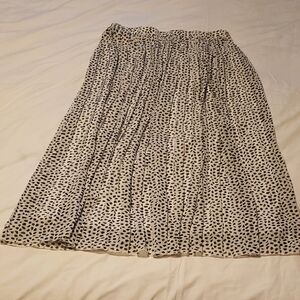 Joie pleated black and white skirt (w/o belt) pre owned